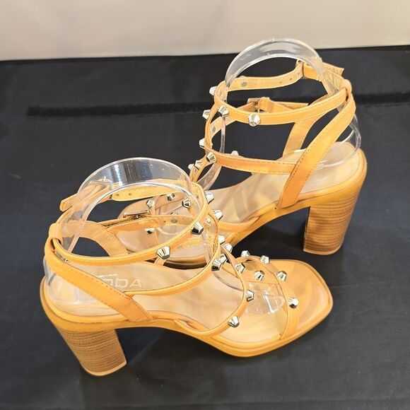 BRAND NEW SODA CAMINO-S PATENT STUDDED ANKLE STRAP HEELS - Picture 10 of 16